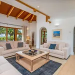 Peaceful And Lovely Retreat With A Pool #1982 شقة Barão de São Miguel