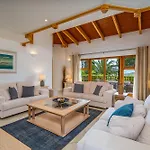 Apartman Peaceful And Lovely Retreat With A Pool #1982