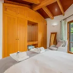Apartman Peaceful And Lovely Retreat With A Pool #1982 *