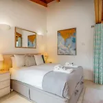 Apartman Peaceful And Lovely Retreat With A Pool #1982 *