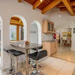 Apartman Peaceful And Lovely Retreat With A Pool #1982 *