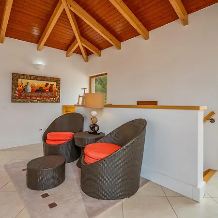 Peaceful And Lovely Retreat With A Pool #1982 *