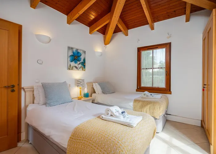 Peaceful And Lovely Retreat With A Pool #1982 *