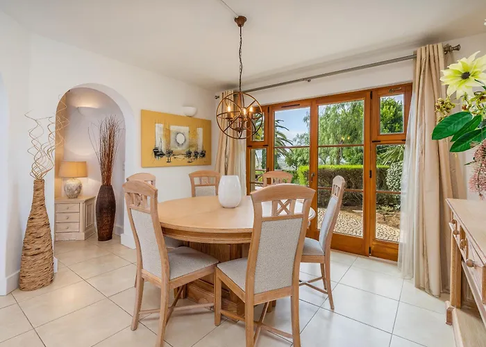 Peaceful And Lovely Retreat With A Pool #1982